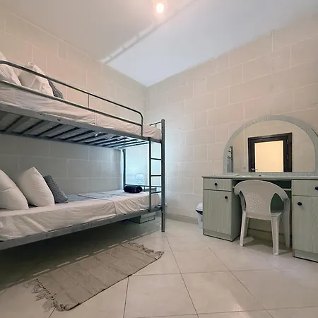 Traditional Maltese 3bd With Front & Back Balconies - Close To Gozo Ferry