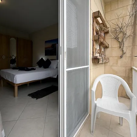 Apartment Traditional Maltese 3bd With Front & Back Balconies - Close To Gozo Ferry Nadur