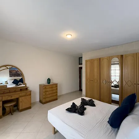 Apartment Traditional Maltese 3bd With Front & Back Balconies - Close To Gozo Ferry