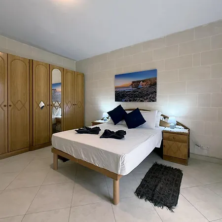 Lejlighed Traditional Maltese 3bd With Front & Back Balconies - Close To Gozo Ferry Nadur