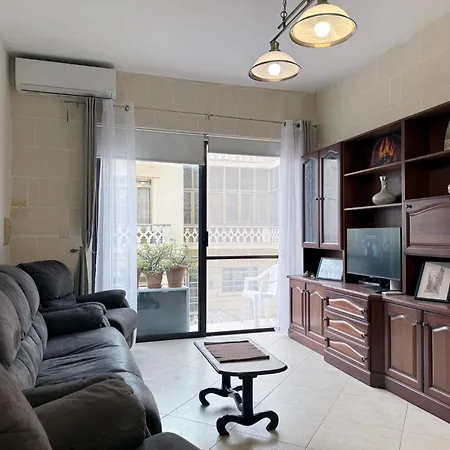 Lejlighed Traditional Maltese 3bd With Front & Back Balconies - Close To Gozo Ferry Nadur