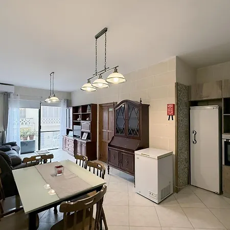 Traditional Maltese 3bd With Front & Back Balconies - Close To Gozo Ferry * Nadur