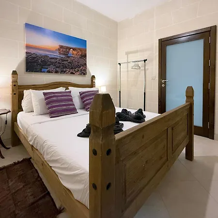 Apartment Traditional Maltese 3bd With Front & Back Balconies - Close To Gozo Ferry *
