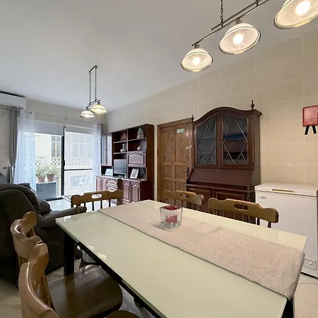 Traditional Maltese 3bd With Front & Back Balconies - Close To Gozo Ferry *