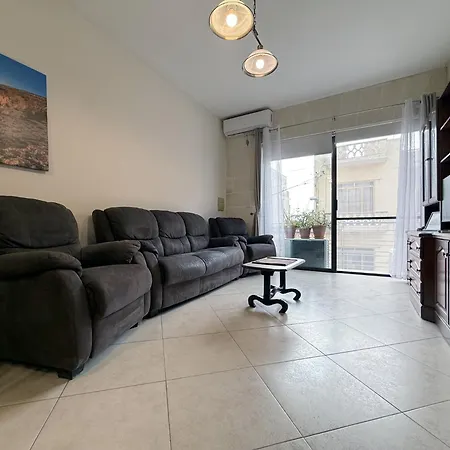Apartamento Traditional Maltese 3bd With Front & Back Balconies - Close To Gozo Ferry Nadur