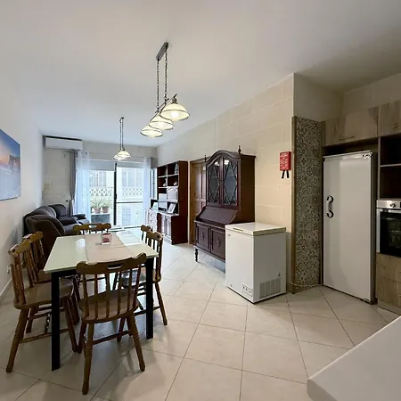 Traditional Maltese 3bd With Front & Back Balconies - Close To Gozo Ferry *