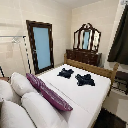 Apartamento Traditional Maltese 3bd With Front & Back Balconies - Close To Gozo Ferry Nadur